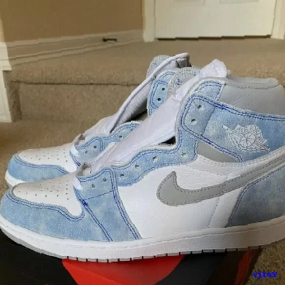 Jordan 1 Retro High OG Hyper Royal